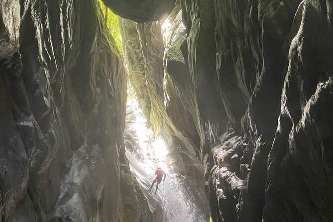Trekking/rappelling waterfalls in Dominican Republic - La Culebra provides the first rope lesson