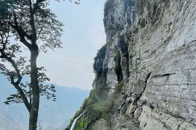Trekking the White Cliff Ma Pi Leng Pass Adventure - Choosing between 8 and 10 kilometers