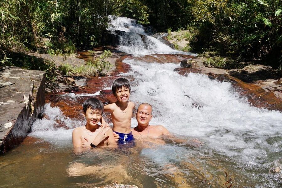 Trekking to Hidden Waterfall & Sturgeon Farm for dog-lovers - Getting to Twin Beans Farm from central Dalat