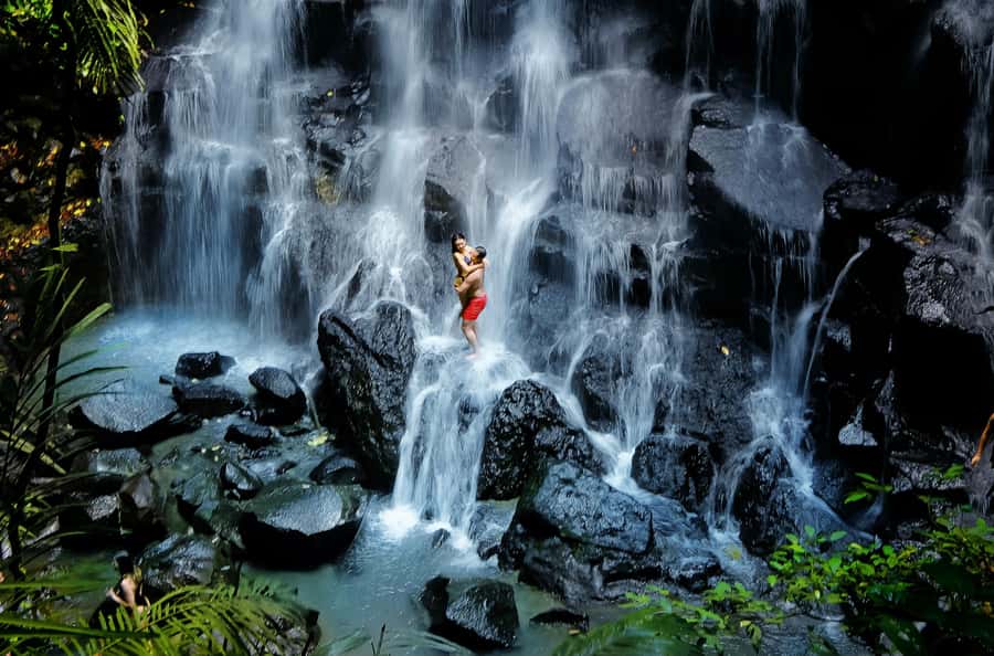 Ubud: Rice Terrace, Holy Water Temple & Waterfalls Trek Tour - Tirta Empul and the meaning of holy water