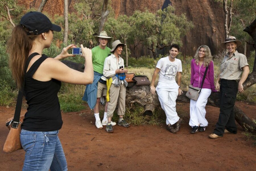 Uluru: Guided Trek of Uluru's Base in a Small Group - What the small group changes